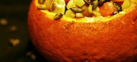 Pompoen gevuld met risotto en geroosterde groenten