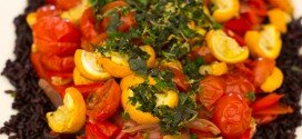 Zwarte rijst met paprika, courgette en gremolata