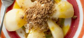 Stoofpeertjes met sinaasappelsaus, hangop en speculaas