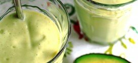 Avocadosmoothie met mango, kokos en banaan